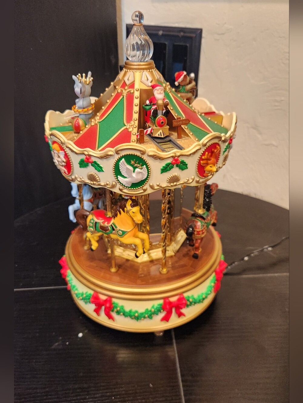 New! Maisto Holiday, Lighted, Animated, Musical Carousel